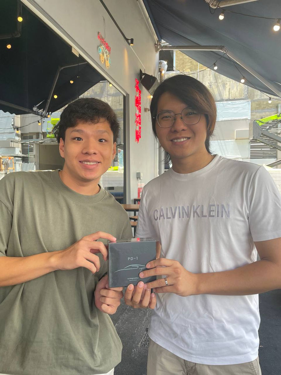 Customer-gallery photo with PD-1 packaging 2